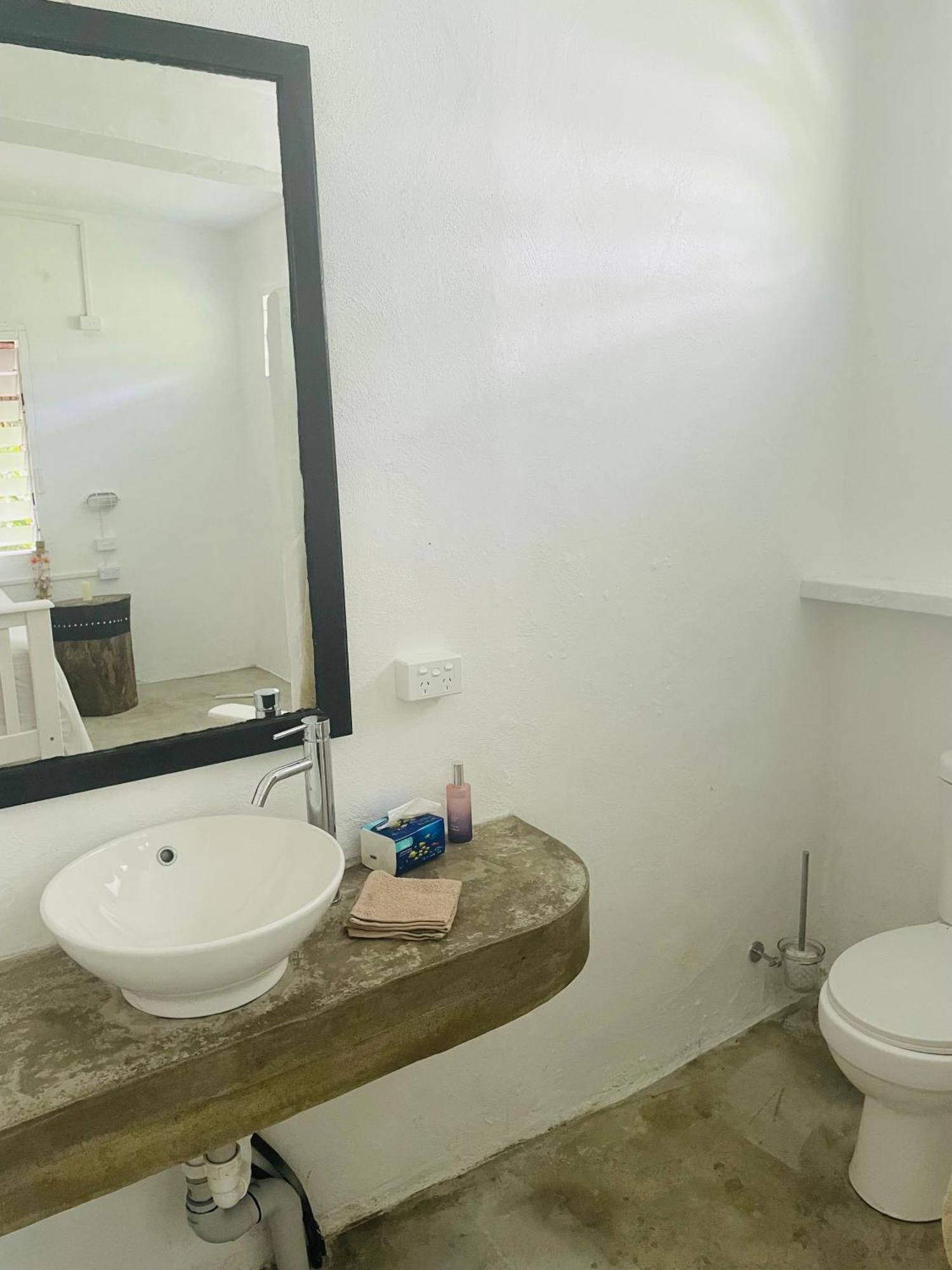 Banana Bay Beach Club Bed and Breakfast Eton Exteriör bild
